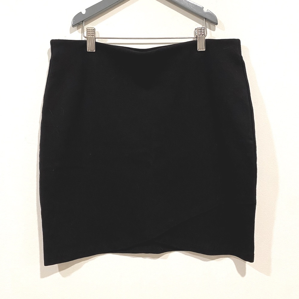 TALULA Primrose Tulip Hem Black Stretch Skirt